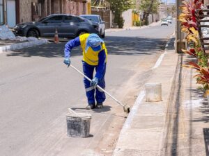 Prefeitura realiza mutirão de limpeza no bairro de Ipitanga